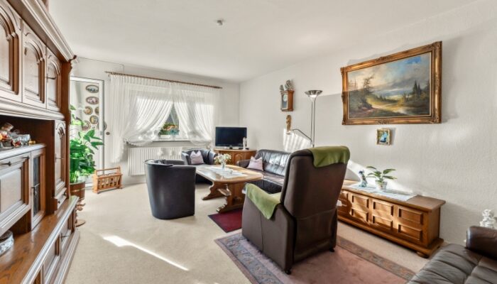 Geräumiges Wohnzimmer