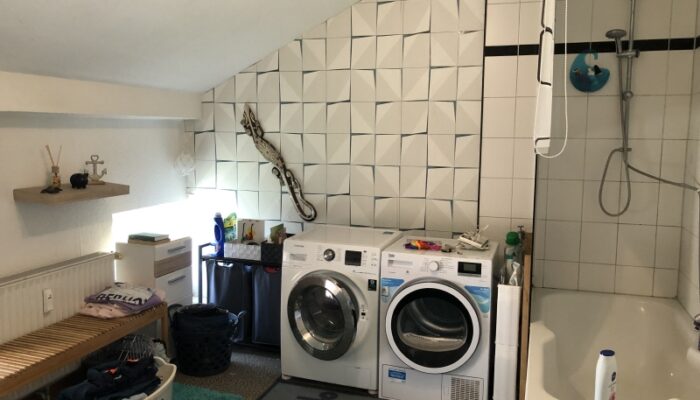Geräumiges Badezimmer