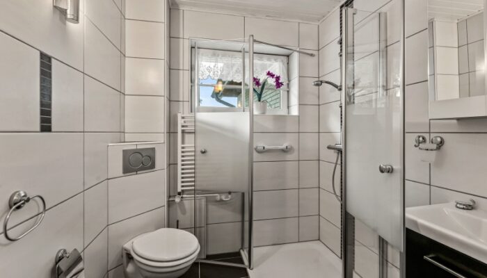 Modernes Duschbad